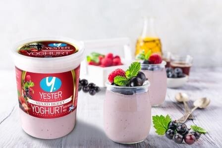 Yester Farm Whole Yogurt with Mixed Berries 450g