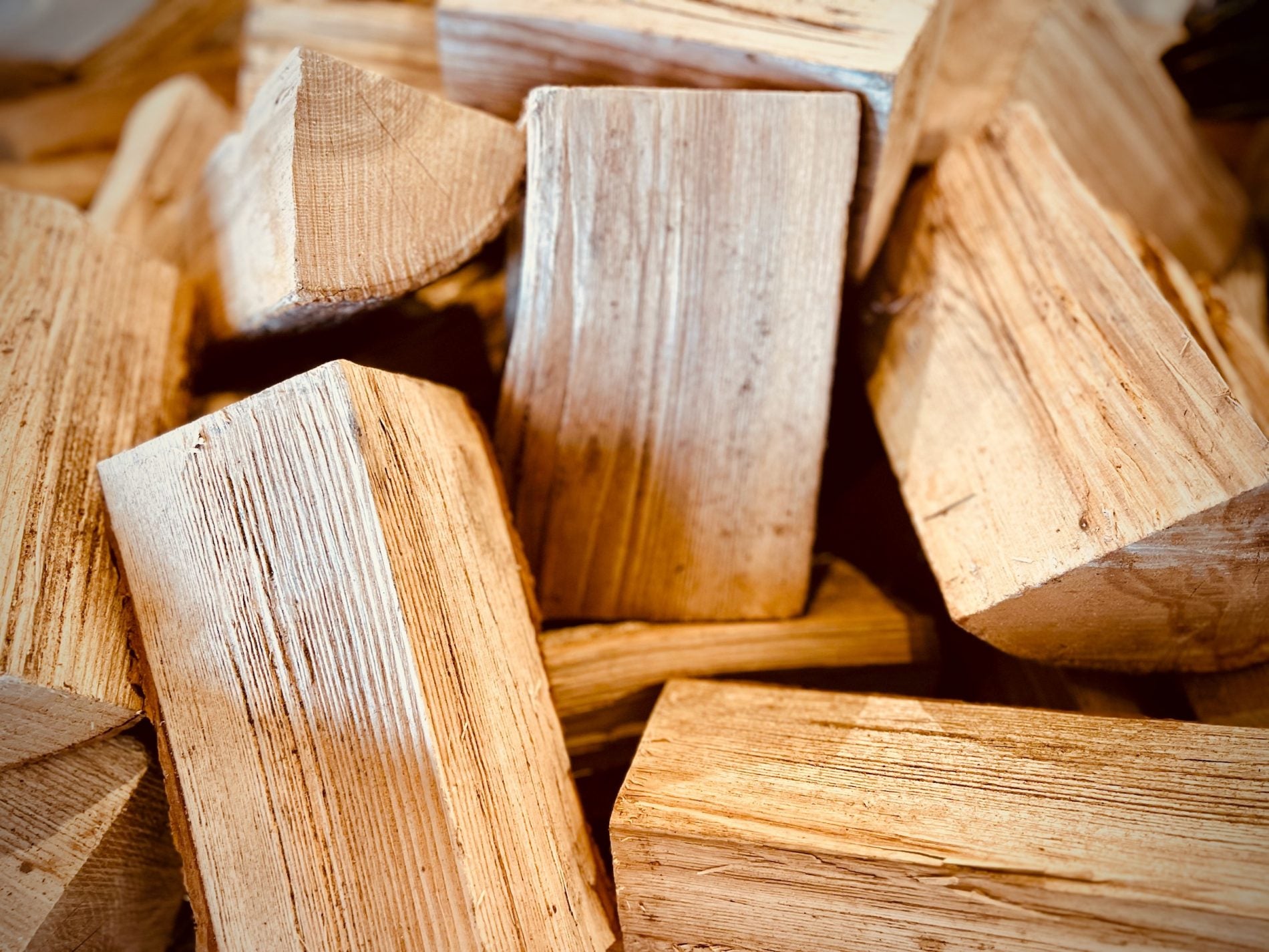 KILN DRIED LOGS - SUSTAINABLY SOURCED