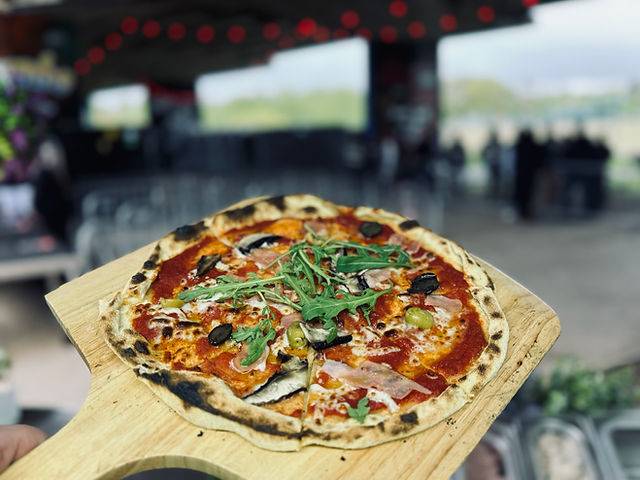 Sourdough Pizza - Capri (prosciutto, garlic oil, olives, rocket)