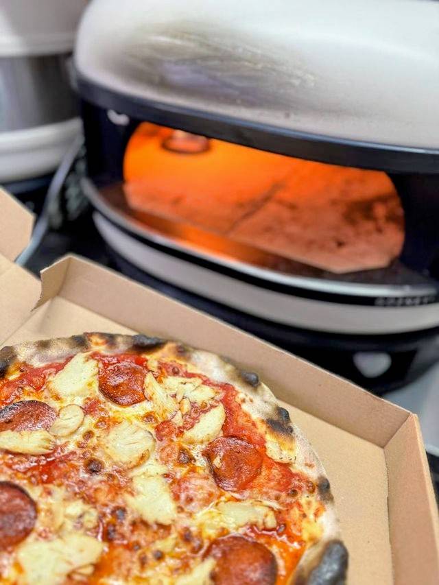 Sourdough Pizza - Salami (pepperoni, chorizo)