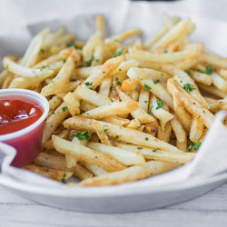 Gourmet Selection Thin Cut Skin On Fries 2.27kg